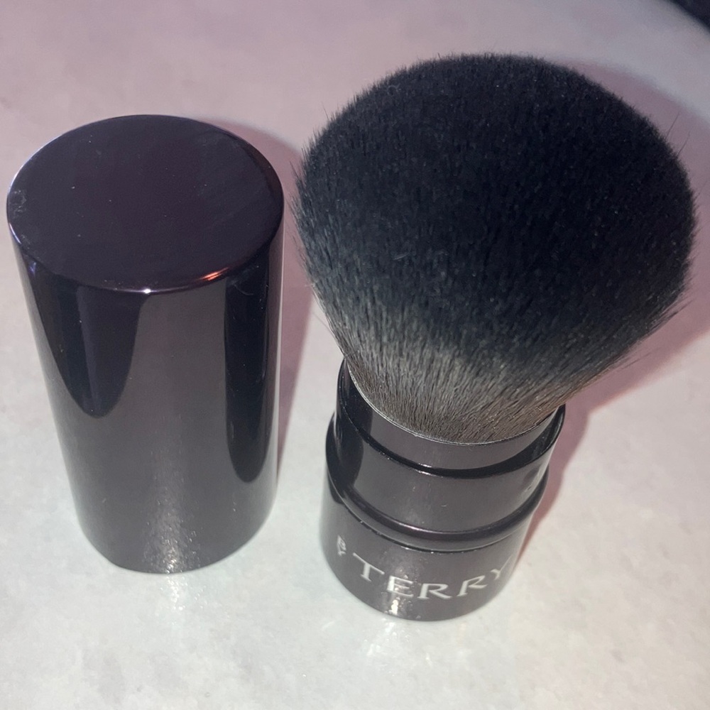 By Terry Black Kabuki Brush - Picture 3 of 5
